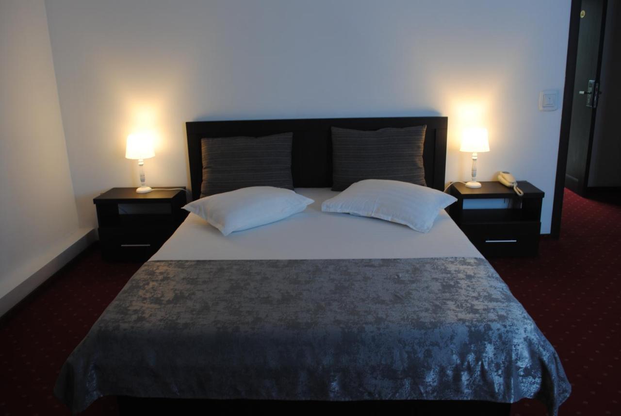 Hotel Corona Drobeta Turnu Severin Dış mekan fotoğraf