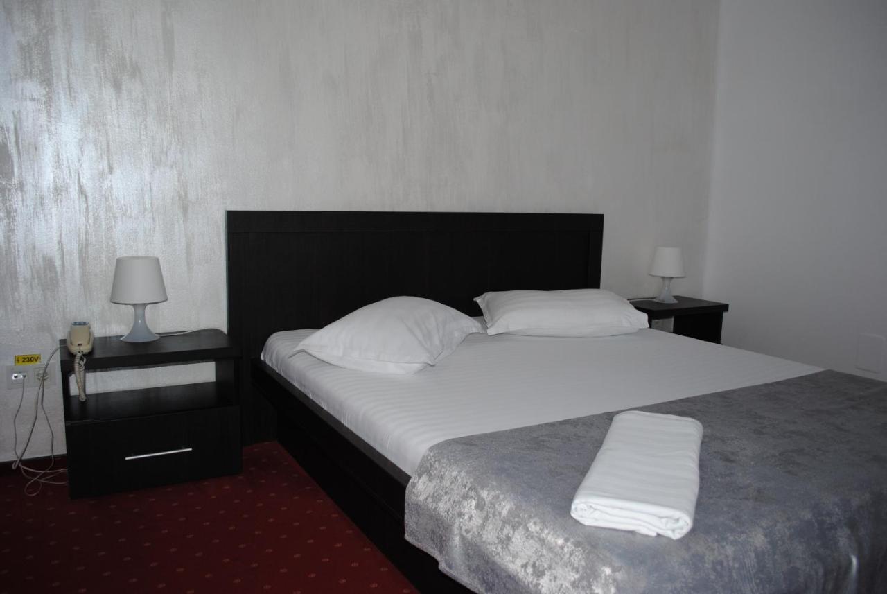 Hotel Corona Drobeta Turnu Severin Dış mekan fotoğraf