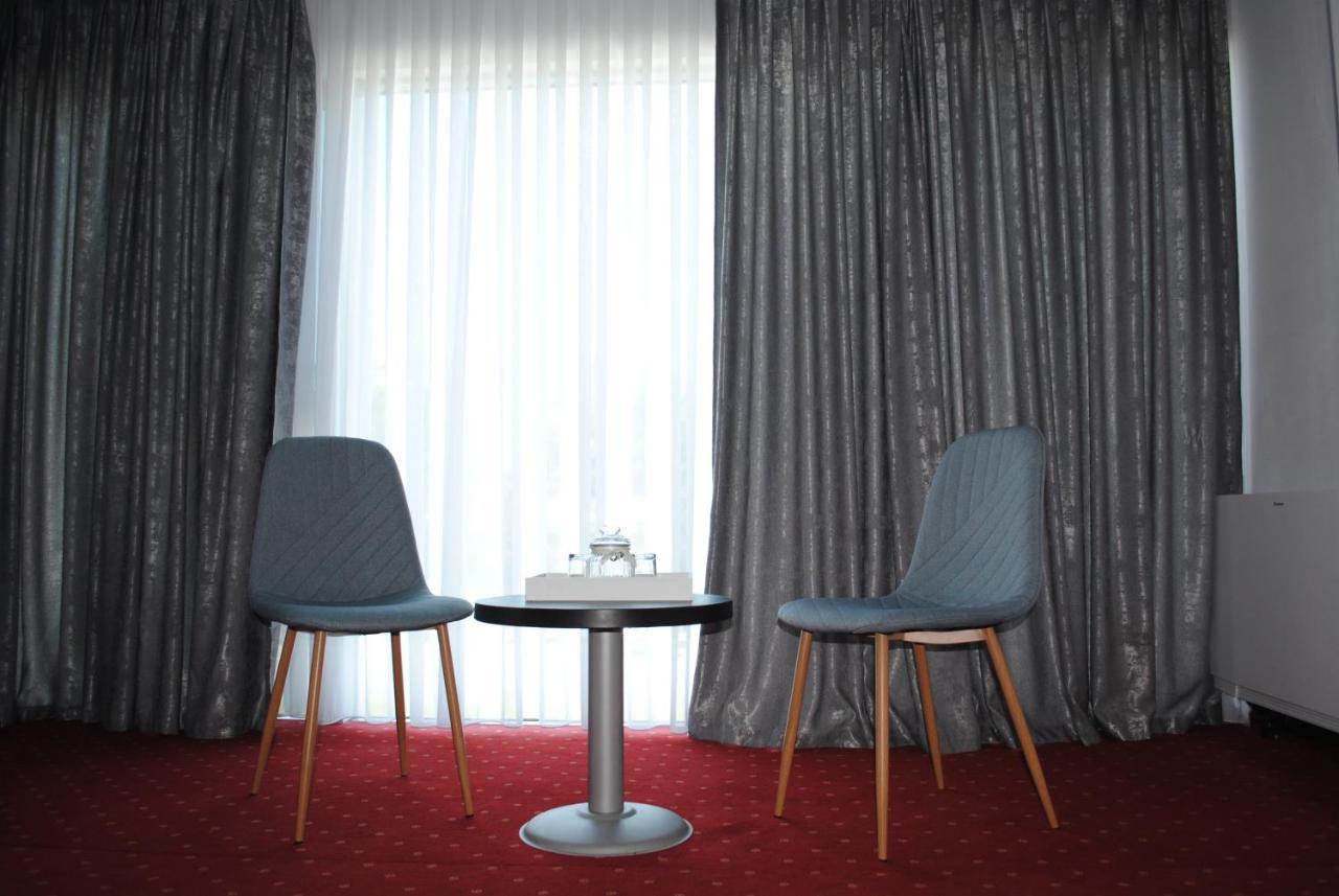 Hotel Corona Drobeta Turnu Severin Dış mekan fotoğraf