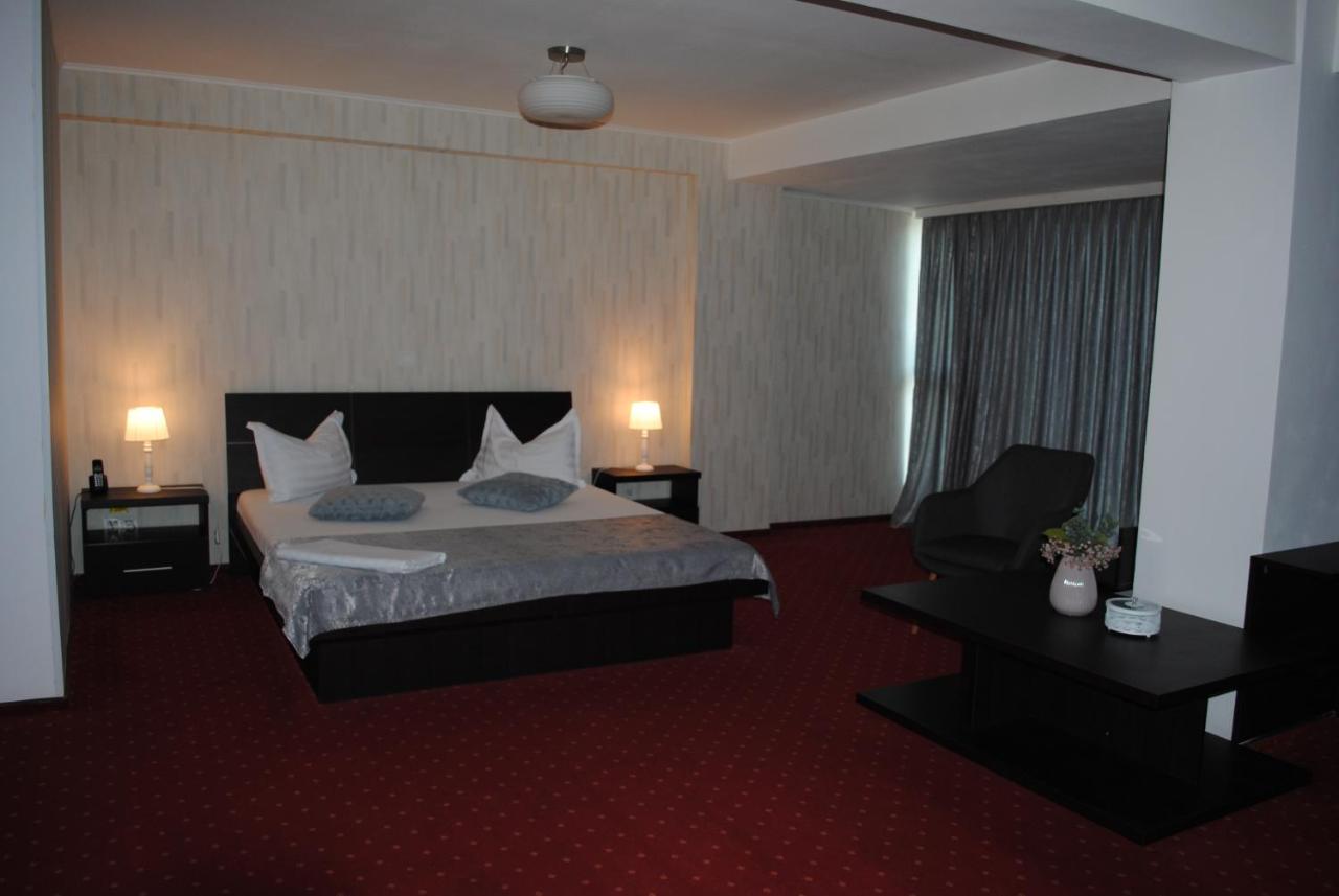 Hotel Corona Drobeta Turnu Severin Dış mekan fotoğraf
