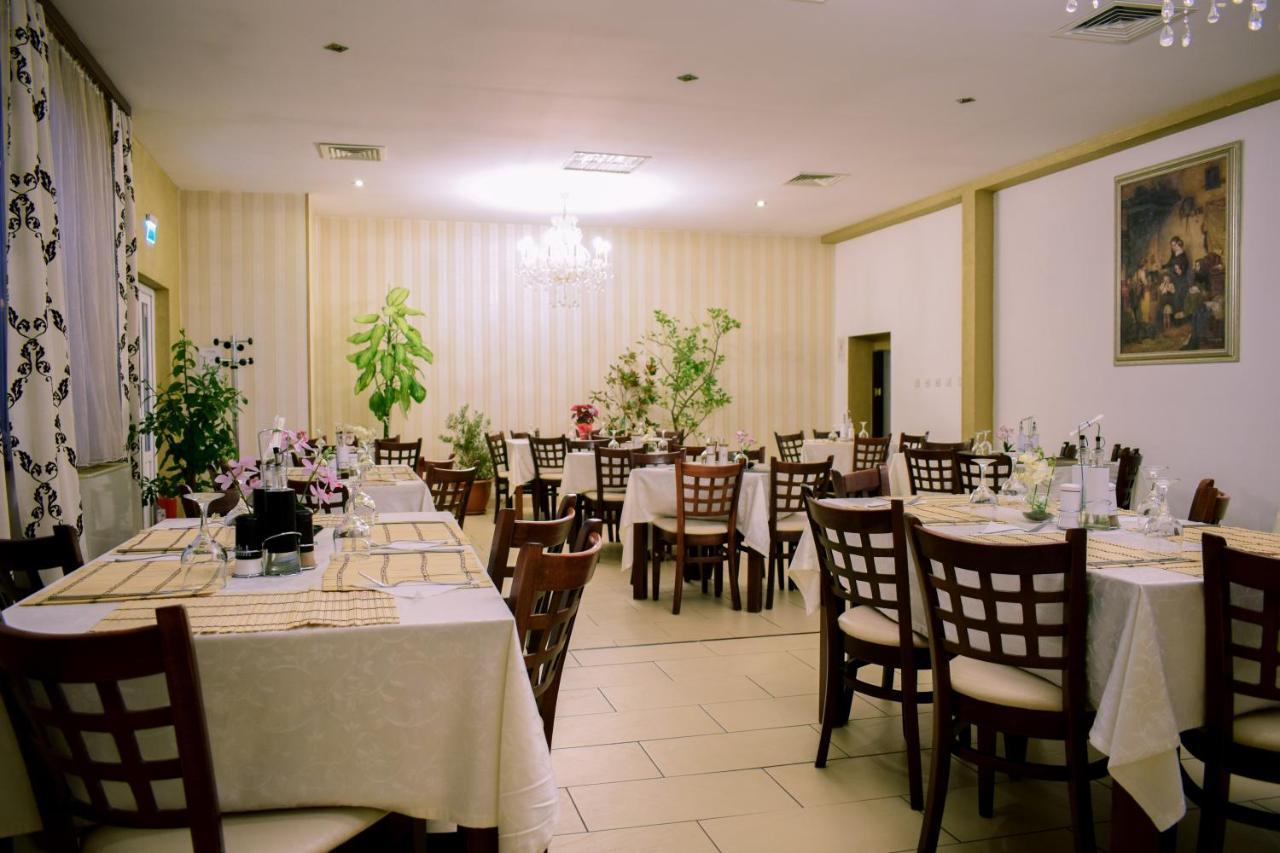 Hotel Corona Drobeta Turnu Severin Dış mekan fotoğraf